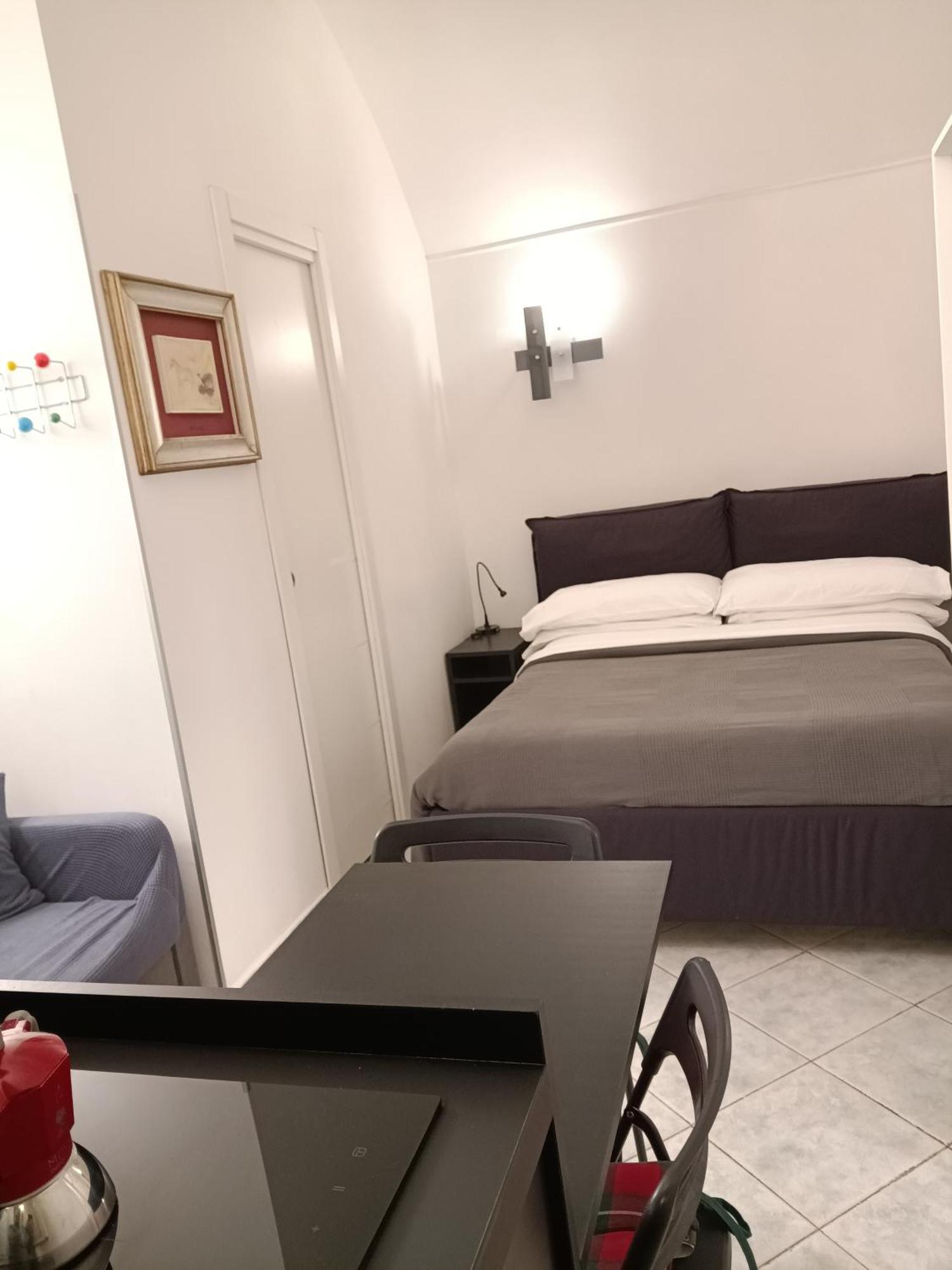 La Residenza Napoli Short Let Monolocale Standard Via Chiaia 82 Napoli Lägenhet Exteriör bild